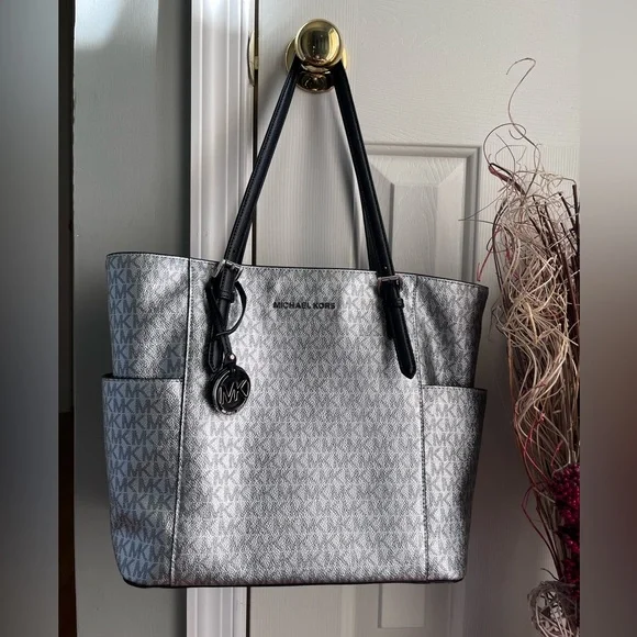 🖤Michael Kors Silver Tote Bag🖤 - Picture 1 of 16